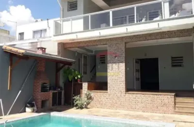 Prédio comercial próximo a avenida água fria com moradia, vagas para automóveis, três amplos salões.