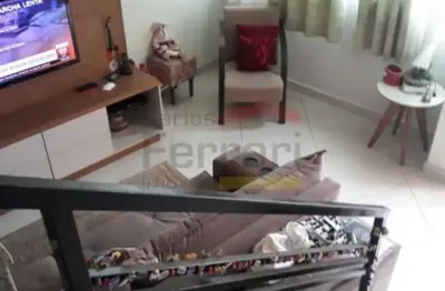 Casa em condomínio com 3 dormitórios, sendo 1 suíte, 2 vagas de garagem
