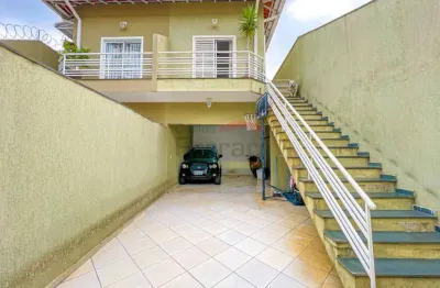 Casa no tremembé com quintal, churrasqueira, corredor lateral, 3 vagas, 3 dormitórios e 1 suíte.