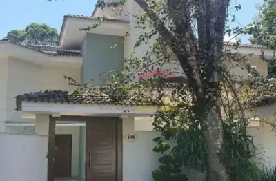 Casa de alto padrão a venda na serra da cantareira, condomínio fechado.
