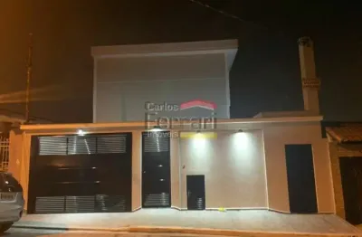 Sobrado novo em condomínio com piscina, 3 quartos, 1 suíte, 4 vagas.