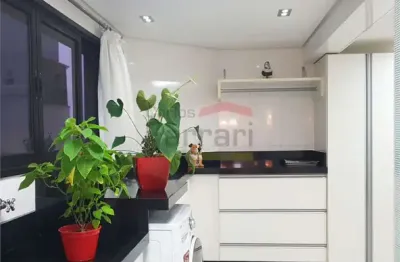 Cobertura na água fria totalmente reformada com 3 suítes, 4 vagas, terraço gourmet, tudo planejado.