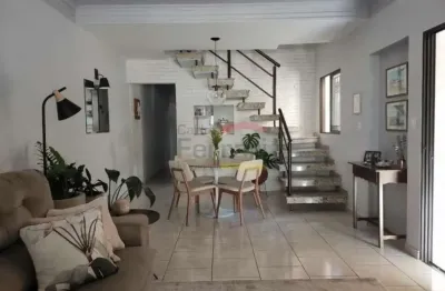 Sobrado com 4 dormitórios, sendo 1 suítes, 2 vagas à venda, 130 m²