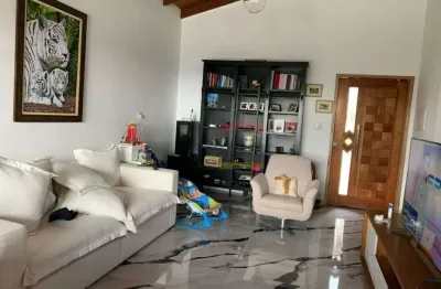 Casa a venda condomínio águas de são pedro em mairiporã.