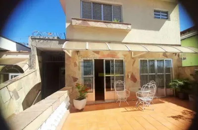 Sobrado na região do limão,  contendo 3 dormitórios, sendo 1 suíte, 4 vagas de garagem, terraço