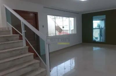 Sobrado à venda na água fria, com churrasqueira, 3 dormitórios sendo 1 suíte, 3 vagas de garagem!