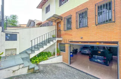 Sobrado pronto para morar com excelente distribuição e localização estratégica
