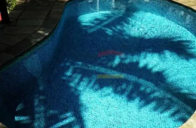 Ótima casa em condomínio fechado ao lado do horto florestal