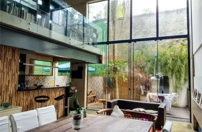 Casa em condomínio fechado 500m² 4 suítes piscina privativa