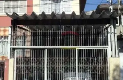 Sobrado com 03 dormitórios, sendo 01 suíte, 02 vagas de garagem coberta