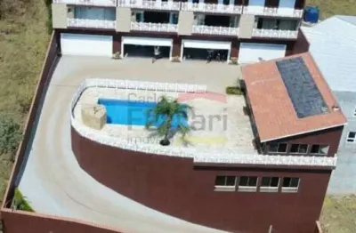 Linda chácara às margens da represa do rio jaguarí em igaratá são paulo.