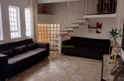 Imóvel no jardim tremembé, são 2 casas no mesmo terreno com 143 m2, possui  2 vagas cobertas