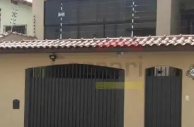 Casa com 3 dormitórios e 3 vagas a venda no horto florestal.