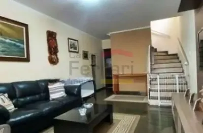 Sobrado na agua fria 3 dormitórios / 2 vagas / lateral lateral e dependência