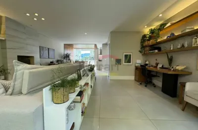 Casa à venda em condomínio fechado com 3 suítes e 3 vagas no tremembé