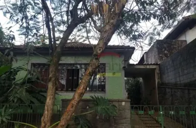 Casa totalmente térrea, muito antiga no jardim floresta, 500 m2 total, vale o terreno