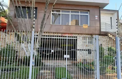 Casa assobradada 3 dormitórios no jardim frança. 8 vagas.