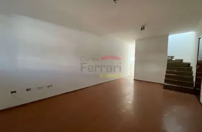 Sobrado com 2 suítes, churrasqueira, quintal e 5 vagas de garagem!