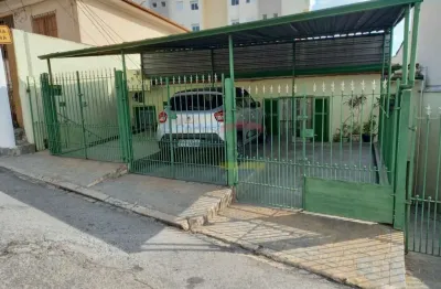 Sobrado na parada inglesa com 2 dormitórios, amplo quintal com 8 vagas para carro