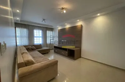 Casa com 3 quartos para alugar na Avenida Senador José Ermírio de Moraes, 1559, Tremembé, São Paulo