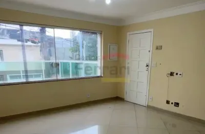 Sobrado com 3 dormitórios, sendo 1 suíte, 2 vagas de garagem