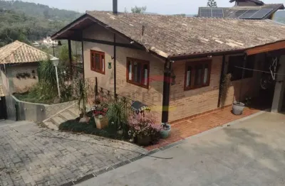 Casa térrea em condomínio  na serra da cantareira, piscina,3 quartos, sendo 1 suíte.