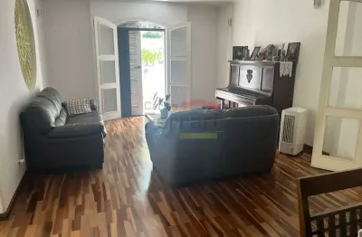 Sobrado estilo europeu no jardim frança, 4 dormitórios, 2 suítes, 4 vagas,. estuda permuta.
