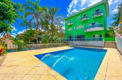 Casa de alto padrão no tremembé sendo 8 suites 8 vagas, piscina, churrasqueira e salão de festas.