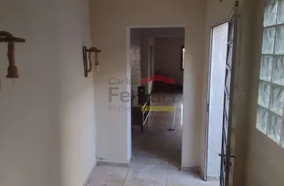 Sobrado com 3 dormitórios,  com 2 vagas de garagem, quintal com churrasqueira