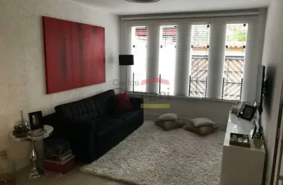 Sobrado na casa verde com 3 dormitórios, varanda com churrasqueira e 6 vagas.