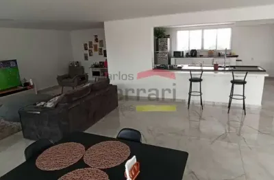 Oportunidade; apartamento cm 3 dormitórios, sala cozinha , com uma vaga de garagem.