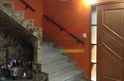 Sobrado na vila maria, com 683 m2 de construção, são 9 dormitórios, sendo 4 suítes, 6 vagas de garag