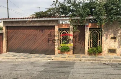Casa ampla Santa Teresinha- 300m² - com frente para duas ruas tranquilas.