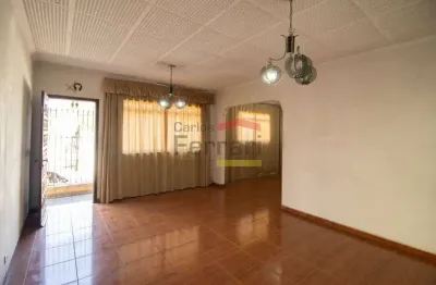Casa térrea no jardim tremembé com 3 dormitórios, quintal, garagem coberta com 2 vagas e portão aut.