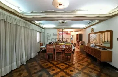 Sobrado espaçoso á venda na água fria, com grande potencial em localização privilegiada!