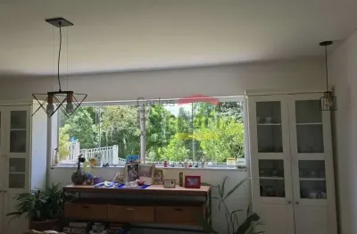 Linda casa com 3 quartos no condomínio alpes da cantareira 2000m²