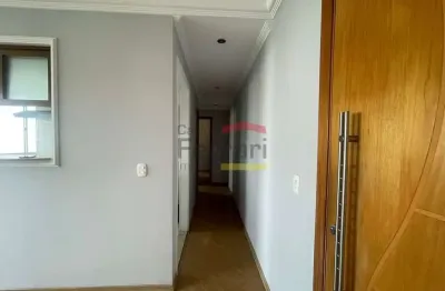 Apto com 2 dormitorios, sala cozinha com armarios,com uma vaga de garagem