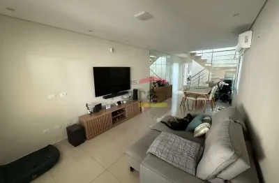 Sobrado à venda na água fria - 152m², 3 suítes, quintal com churrasqueira e alto padrão de segurança