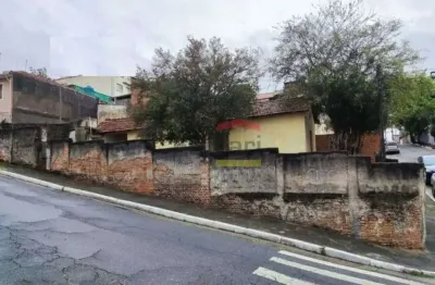 Terreno de esquina com casa  oportunidade para investidores e construtores!