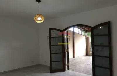 Sobrado no jardim brasil com 4 dormitórios no total, possui edícula, quintal, terraço e 2 vagas