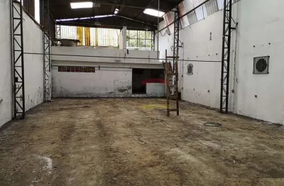 Galpão comercial 216m² 2 banheiros, cozinha 3 vagas