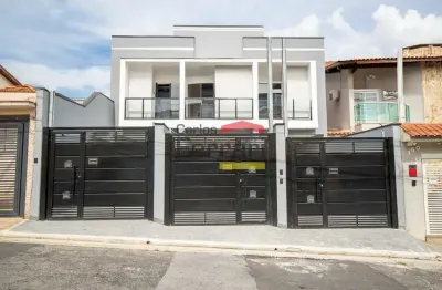 Sobrado novo de alto padrão, com 3 suítes, espaço gourmet e 2 vagas