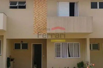 Sobrado em condomini fechado com 3 dormitórios, sendo 1 suíte, 2 vagas de garagem