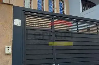 Casa a venda com 240m², próximo ao hipermercado andorinha