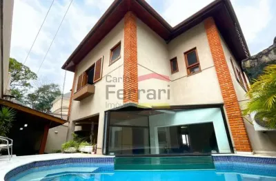 Casa de alto padrão à venda em condomínio fechado. 388m², 4 suítes, piscina, área gourmet e elevador