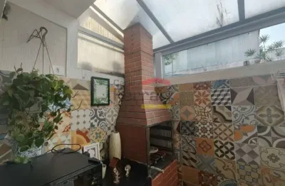 Casa em condomínio fechado no horto florestal com 2 suítes e quintal gourmet