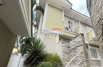 Sobrado em condomínio fechado na parada inglesa para venda.