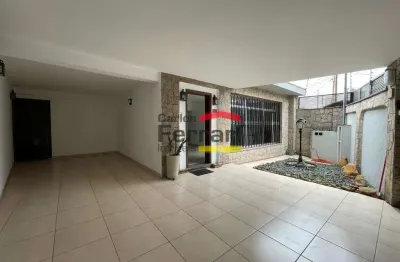 Casa térrea para locação no jardim frança, 4 suítes, quital, amplo salão de festas e churrasqueira.