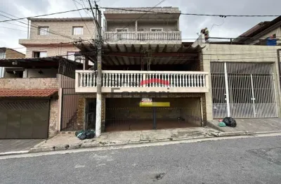 Apartamento amplo com 3 quartos, 2 suítes, sala 2 amb., cozinha, lavanderia e sacada.