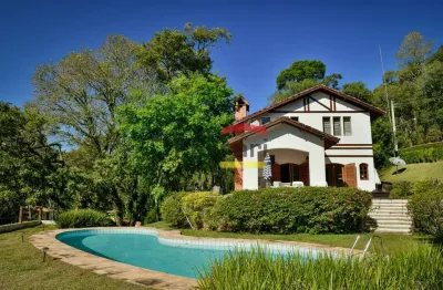 Linda residencia, 3 dormitórios, 1 suíte, piscina , em condomínio na serra da cantareira
